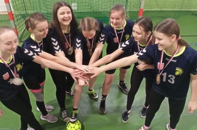 Złoty medal piłkarek