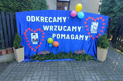 Odkręcamy, wrzucamy, pomagamy!