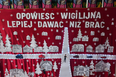  Opowieść Wigilijna ,,Lepiej dawać niż brać”