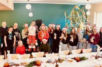 „Świąteczna wizyta wolontariuszy w DPS Mościszki”