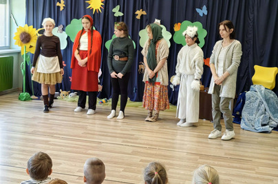 Bajkowe spotkanie z Czerwonym Kapturkiem w przedszkolu