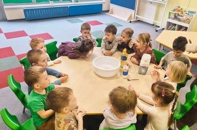 Małe rączki – wielkie możliwości! Sensoryczna przygoda w naszym przedszkolu